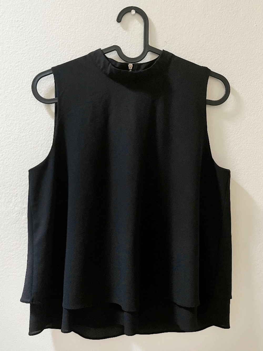 Paper Crane Black Sleeveless Mock Neck Tiered Layered Blouse. Size S.